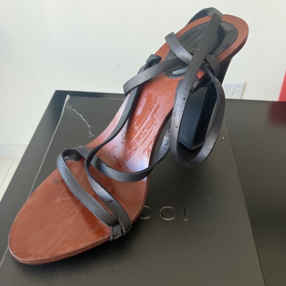 Gucci female strap heels - Picture 4 of 7